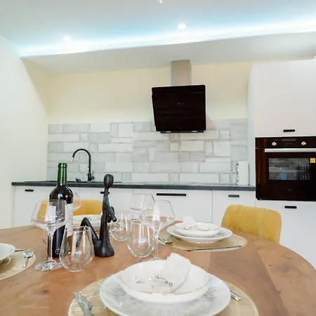 Apartment Le Duplex By Leslodgespa